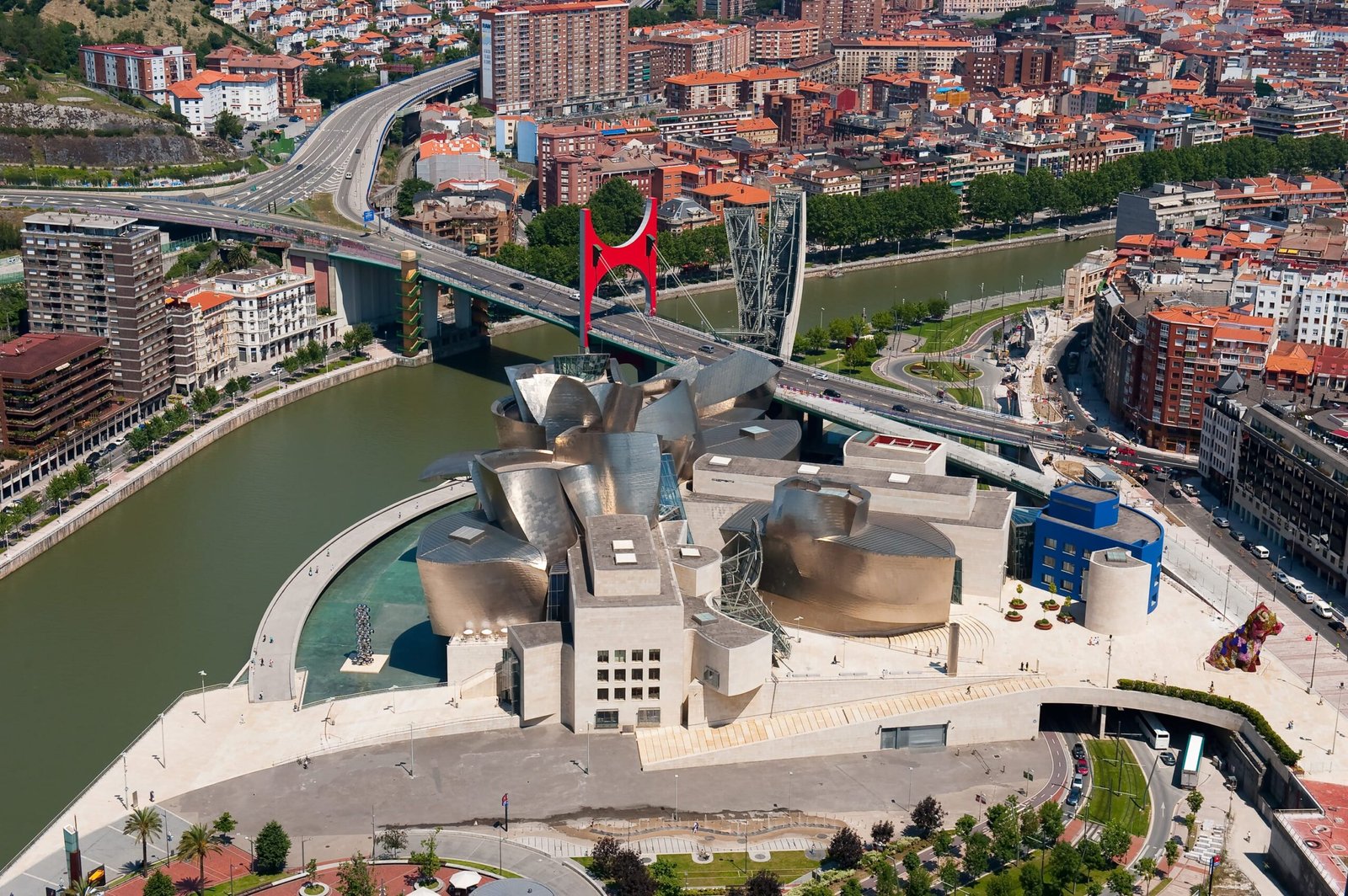 Why is the Guggenheim Museum Bilbao famous