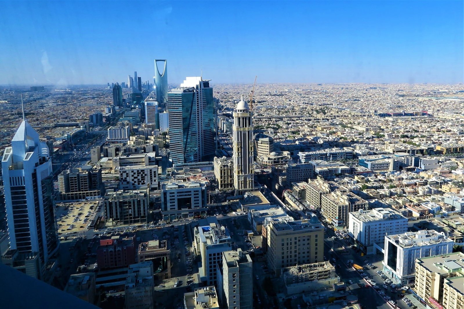 Pros and Cons of Starting a Business in Saudi Arabia